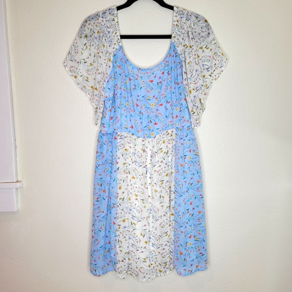 NWT Jenn & Jo Floral Bell Sleeve Dress